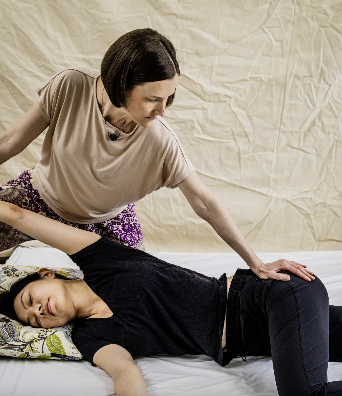 Tabitha teaching Thai